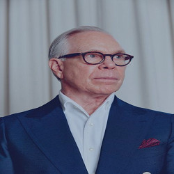Fashion icons: Tommy Hilfiger: 'Our fans are going to be living in the  metaverse. Many of them are living in it now' | Culture | EL PAÍS English